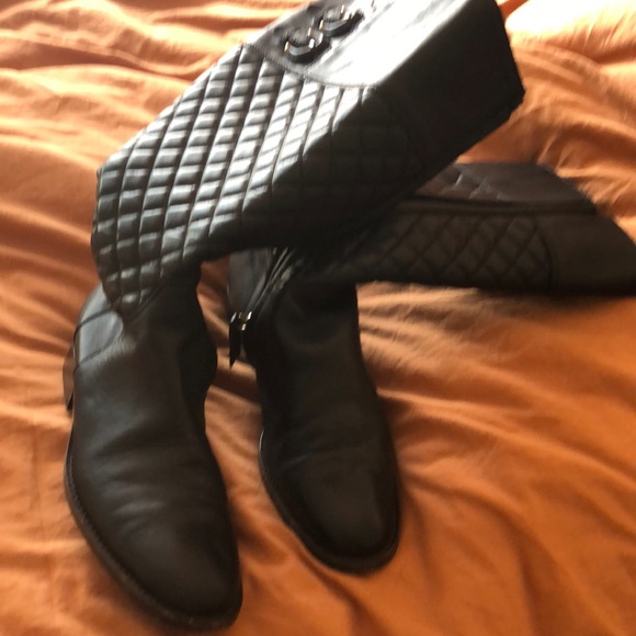 Burberry Shoes - Flash sale Burberry Quilt Authentic Boots
